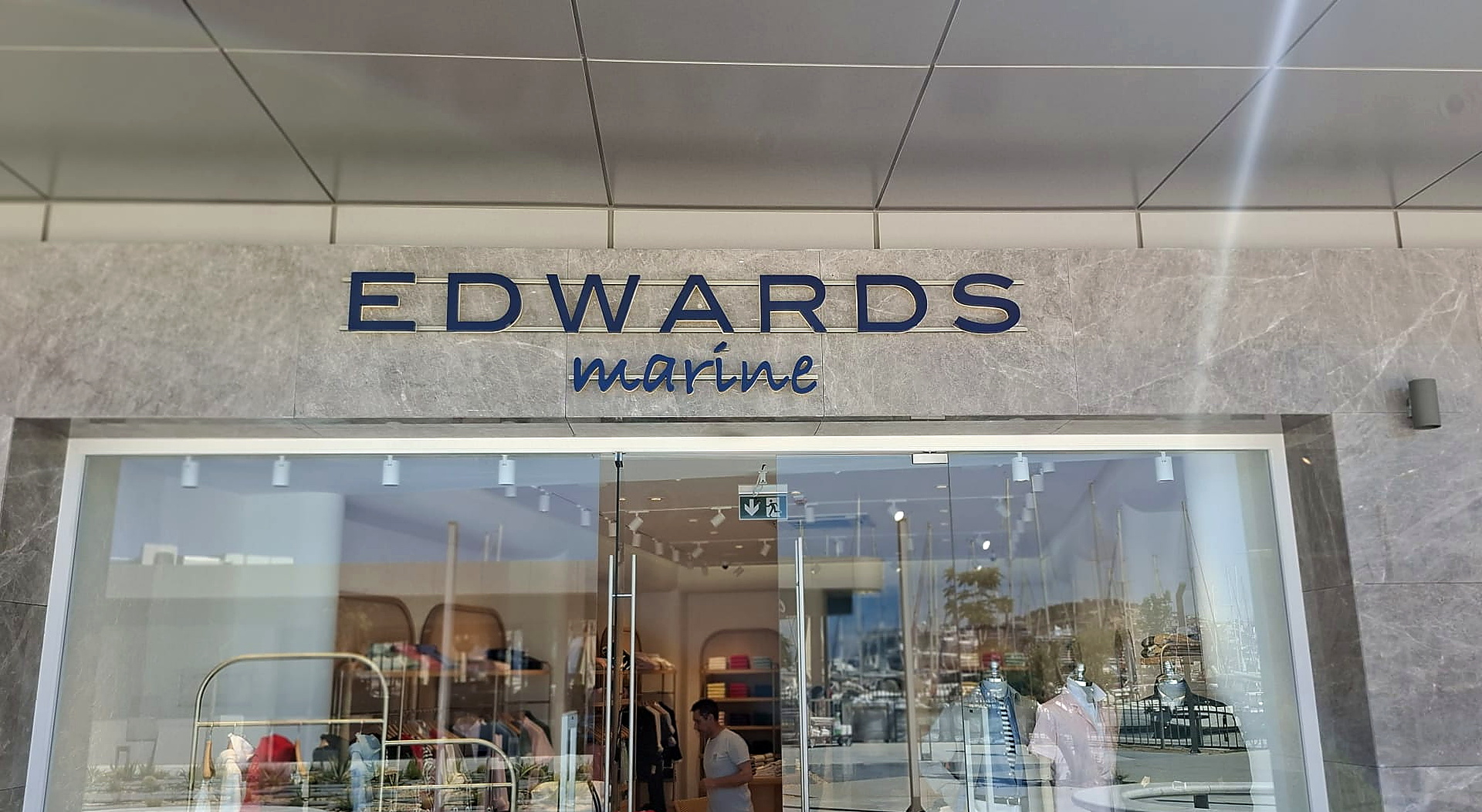 Edwards Marine mağaza temizliği referans fotoğrafı